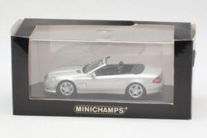 Mercedes AMG SL63 R230 Prata Wheels Type 2 Minichamps 1:43 SL63001 Metal - imagem 4 de 4
