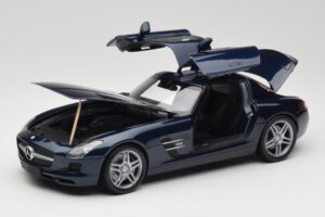 Mercedes SLS AMG C197 Blue Metallic Minichamps 1:18 180039021 Metal - imagem 2 de 8