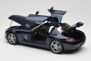Mercedes SLS AMG C197 Blue Metallic Minichamps 1:18 180039021 Metal - imagem 5 de 8