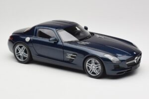 Mercedes SLS AMG C197 Blue Metallic Minichamps 1:18 180039021 Metal - imagem 6 de 8