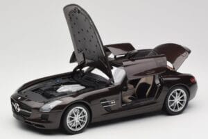 Mercedes AMG SLS C197 Brown Metallic Minichamps 1:18 100039028 Metal - imagem 2 de 8