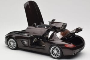 Mercedes AMG SLS C197 Brown Metallic Minichamps 1:18 100039028 Metal - imagem 5 de 8