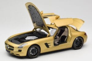 Mercedes AMG SLS C197 Dourado Minichamps 1:18 100039024 Metal - imagem 2 de 8
