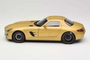 Mercedes AMG SLS C197 Dourado Minichamps 1:18 100039024 Metal - imagem 4 de 8