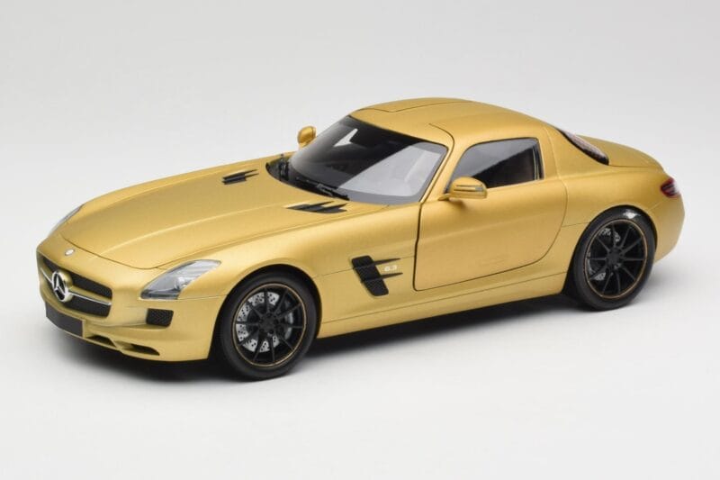 Mercedes AMG SLS C197 Dourado Minichamps 1:18 100039024 Metal