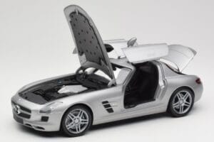 Mercedes AMG SLS C197 Grey Metallic Minichamps 1:18 100039025 Metal - imagem 2 de 8
