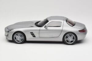Mercedes AMG SLS C197 Grey Metallic Minichamps 1:18 100039025 Metal - imagem 4 de 8