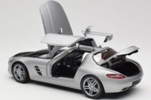Mercedes AMG SLS C197 Grey Metallic Minichamps 1:18 100039025 Metal - imagem 5 de 8