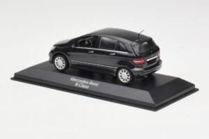 Mercedes B-Class W245 Cosmos Black Minichamps 1:43 B66962218 Metal - imagem 3 de 4