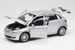 Mercedes B-Class W245 Prata Kyosho 1:18 B66962326 Metal - imagem 2 de 8
