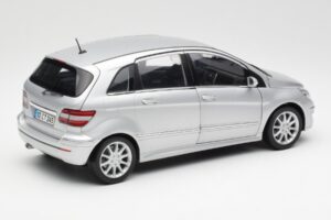 Mercedes B-Class W245 Prata Kyosho 1:18 B66962326 Metal - imagem 3 de 8