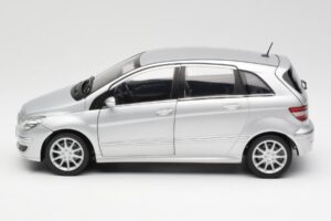 Mercedes B-Class W245 Prata Kyosho 1:18 B66962326 Metal - imagem 4 de 8