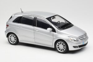 Mercedes B-Class W245 Prata Kyosho 1:18 B66962326 Metal - imagem 6 de 8