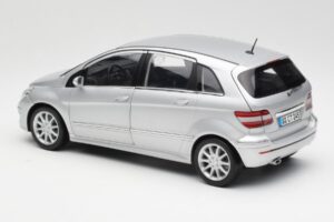 Mercedes B-Class W245 Prata Kyosho 1:18 B66962326 Metal - imagem 7 de 8