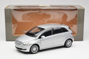 Mercedes B-Class W245 Prata Kyosho 1:18 B66962326 Metal - imagem 8 de 8