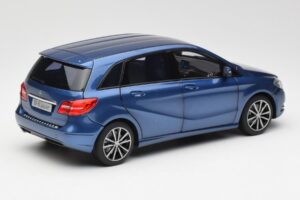 Mercedes B-Class W246 Lotus Azul Metálico Norev 1:18 B66961410 Metal - imagem 3 de 8