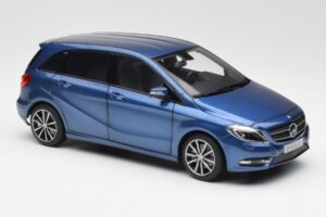 Mercedes B-Class W246 Lotus Azul Metálico Norev 1:18 B66961410 Metal - imagem 6 de 8