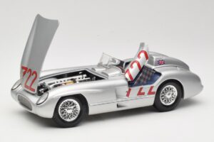 Mercedes 300 SLR W196S #722 S. Moss / D. Jenkinson Mille Miglia Winner 1955 Maisto 1:18 536887 Metal - imagem 2 de 8