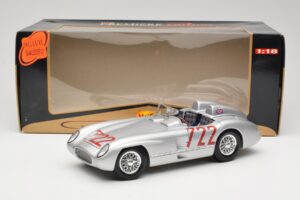 Mercedes 300 SLR W196S #722 S. Moss / D. Jenkinson Mille Miglia Winner 1955 Maisto 1:18 536887 Metal - imagem 8 de 8