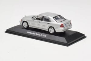 Mercedes C 200 W202 Iridium Silver Minichamps 1:43 B66040488 Metal - imagem 3 de 4