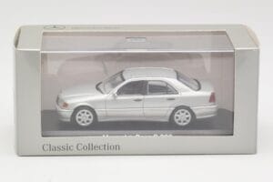 Mercedes C 200 W202 Iridium Silver Minichamps 1:43 B66040488 Metal - imagem 4 de 4