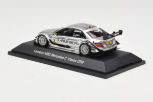 Mercedes C-Class C204 #8 R. Schumacher HWA DTM 2010 Minichamps 1:43 B66961414 Metal - imagem 3 de 4