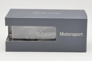 Mercedes C-Class C204 #8 R. Schumacher HWA DTM 2010 Minichamps 1:43 B66961414 Metal - imagem 4 de 4