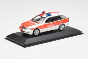 Mercedes C-Class S203 Notarzt Minichamps 1:43 430030190 Metal - imagem 2 de 4