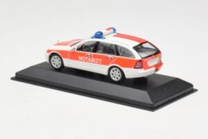Mercedes C-Class S203 Notarzt Minichamps 1:43 430030190 Metal - imagem 3 de 4