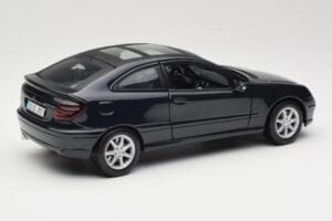 Mercedes C-Class Sports Coupe CL203 Azul Maisto 1:18 B66962124 Metal - imagem 3 de 8