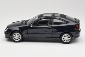 Mercedes C-Class Sports Coupe CL203 Azul Maisto 1:18 B66962124 Metal - imagem 4 de 8