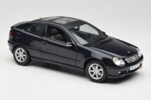 Mercedes C-Class Sports Coupe CL203 Azul Maisto 1:18 B66962124 Metal - imagem 6 de 8