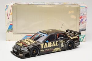 Mercedes C-Class W202 #3 J. van Ommen AMG Mercedes Team DTM 1995 UT Models 1:18 180953303 Metal - imagem 8 de 8