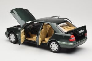Mercedes C-Class W202 Malachite Green Norev 1:18 183372 Metal - imagem 3 de 8