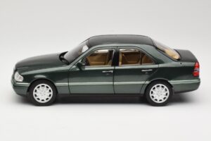 Mercedes C-Class W202 Malachite Green Norev 1:18 183372 Metal - imagem 7 de 8