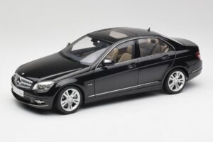Mercedes C-Class W204 Avantgarde Obsidian Preto AUTOart 1:18 76264-R1 Metal