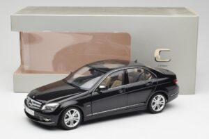 Mercedes C-Class W204 Avantgarde Obsidian Preto AUTOart 1:18 76264-R1 Metal - imagem 8 de 8