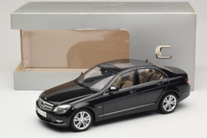 Mercedes C-Class W204 Obsidian Black AUTOart 1:18 B66962367 Metal - imagem 8 de 8