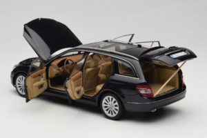 Mercedes C-Class W204 Estate Obsidian Black AUTOart 1:18 B66962349 Metal - imagem 5 de 8