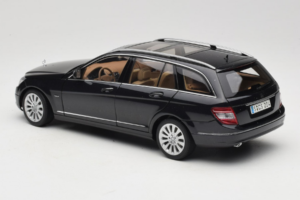 Mercedes C-Class W204 Estate Obsidian Black AUTOart 1:18 B66962349 Metal - imagem 7 de 8