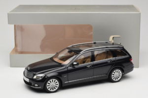 Mercedes C-Class W204 Estate Obsidian Black AUTOart 1:18 B66962349 Metal - imagem 8 de 8