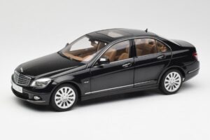 Mercedes C-Class W204 Obsidian Preto AUTOart 1:18 B66962365 Metal