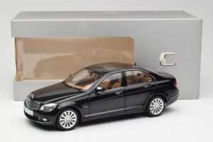 Mercedes C-Class W204 Obsidian Preto AUTOart 1:18 B66962365 Metal - imagem 8 de 8