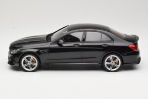 Mercedes C-Class W205 Brabus 650 Preto GT Spirit 1:18 GT132 Resina - imagem 3 de 6