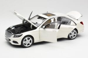 Mercedes C-Class W205 Diamond Branco Metálico Norev 1:18 B66960256 Metal - imagem 2 de 8
