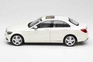 Mercedes C-Class W205 Diamond Branco Metálico Norev 1:18 B66960256 Metal - imagem 4 de 8