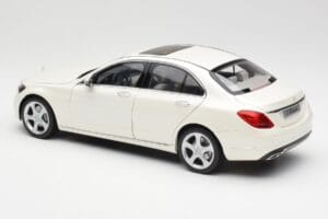 Mercedes C-Class W205 Diamond Branco Metálico Norev 1:18 B66960256 Metal - imagem 7 de 8