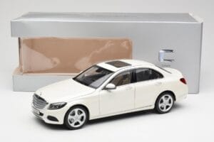 Mercedes C-Class W205 Diamond Branco Metálico Norev 1:18 B66960256 Metal - imagem 8 de 8