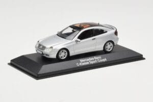 Mercedes C-Class W203 Sport Coupe Prateado Minichamps 1:43 B66961916 Metal - imagem 2 de 4