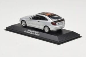 Mercedes C-Class W203 Sport Coupe Prateado Minichamps 1:43 B66961916 Metal - imagem 3 de 4